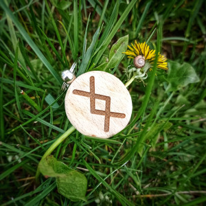 БРЕЛОК ДЕРЕВ'ЯНИЙ РУНА ІНГУЗ РУЧНА РОБОТА (HANDMADE WOODEN FLEECE INGUZ KEYRING). Photo 2